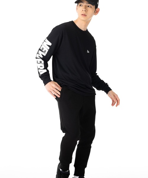NEW ERA(ニューエラ)の「ニューエラ パフォーマンスアパレル 長袖TシャツロンT 袖ロゴ(Tシャツ/カットソー・メンズ・ブラック・XL/L/M/S/XXL)」の4枚目の写真