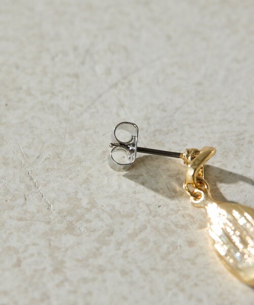 ear PAPILLONNER(イアパピヨネ)の「カラー雫ドロップピアス(ピアス(両耳用)・レディース・アイボリー/グリーン系・FREE)」の6枚目の写真