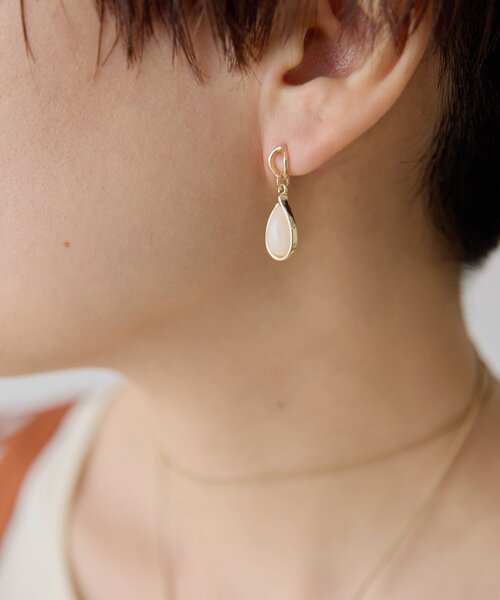 ear PAPILLONNER(イアパピヨネ)の「カラー雫ドロップピアス(ピアス(両耳用)・レディース・アイボリー/グリーン系・FREE)」の7枚目の写真