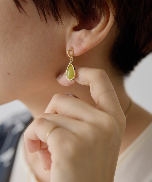 ear PAPILLONNER(イアパピヨネ)の「カラー雫ドロップピアス(ピアス(両耳用)・レディース・アイボリー/グリーン系・FREE)」の11枚目の写真