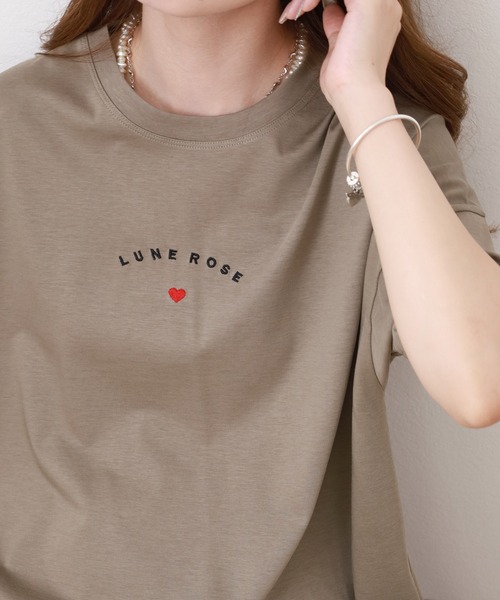 BRODIAEA(ブローディア)の「BRODIAEA ミニハートロゴ刺繍半袖Tシャツ(Tシャツ/カットソー・レディース・グレイッシュベージュ/オフホワイト/ネイビー/コーラル・40)」の16枚目の写真