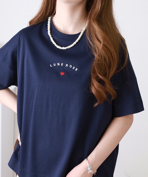 BRODIAEA(ブローディア)の「BRODIAEA ミニハートロゴ刺繍半袖Tシャツ(Tシャツ/カットソー・レディース・グレイッシュベージュ/オフホワイト/ネイビー/コーラル・40)」の22枚目の写真