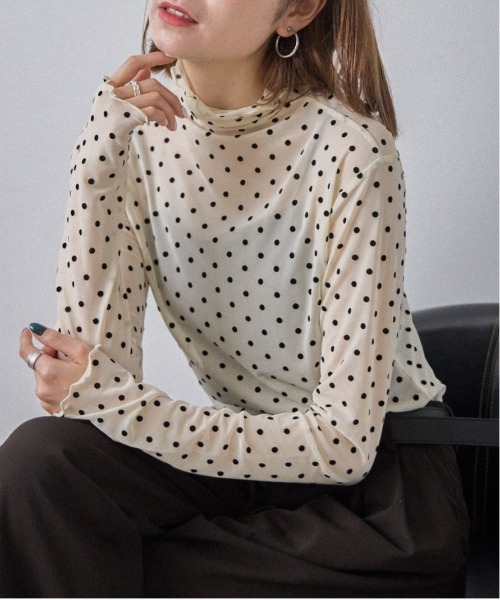 each（イーチ）の「フロッキードットプリントシアータートルネックプルオーバー（Tシャツ/カットソー・レディース・ブラウン/ブラック/アイボリー・FREE）」の7枚目の写真