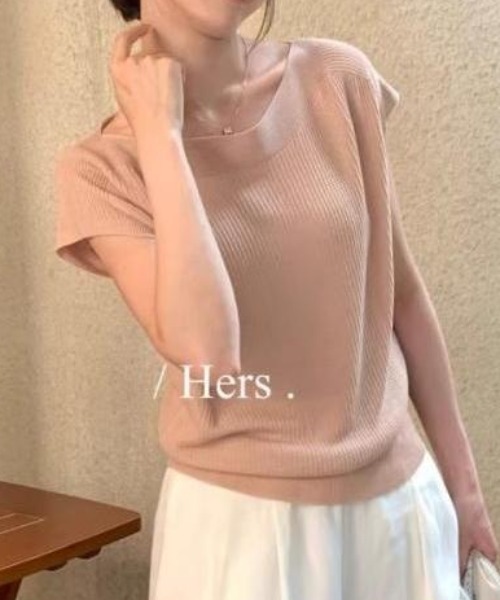 AMAJI(アマジ)の「ボートネック フレンチスリーブ サマーニット 半袖トップス(ニット/セーター・レディース・カーキ・SMALL/MEDIUM)」の2枚目の写真
