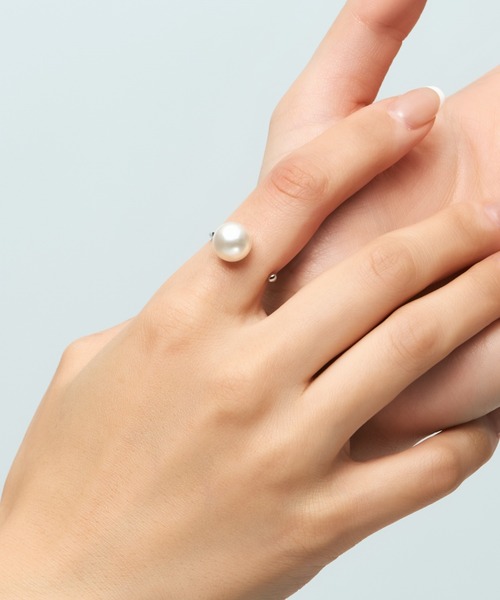 UNITED JEWELS-ef-(ユナイテッドジュエルズイフ)の「Sing Pearl Free Size Ring(リング・レディース・イエローゴールド/シルバー・FREE)」の8枚目の写真
