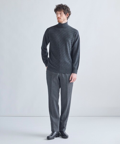 MEN'S BIGI(メンズビギ)の「12Gメリノウール 幾何学柄タートルネックニット(ニット/セーター・メンズ・ボルドー/ブラック/ホワイト/チャコールグレー・01/04/03/02)」の18枚目の写真