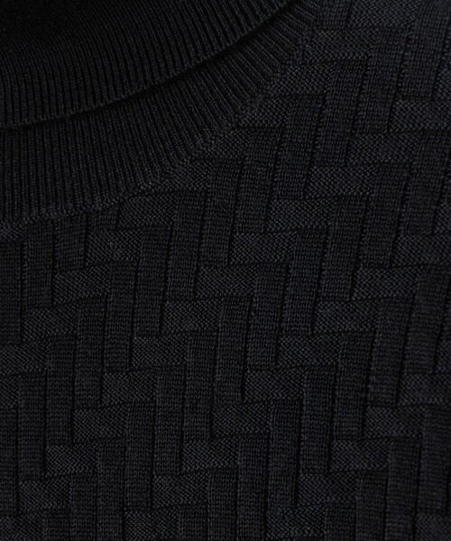 MEN'S BIGI(メンズビギ)の「12Gメリノウール 幾何学柄タートルネックニット(ニット/セーター・メンズ・ボルドー/ブラック/ホワイト/チャコールグレー・01/04/03/02)」の5枚目の写真