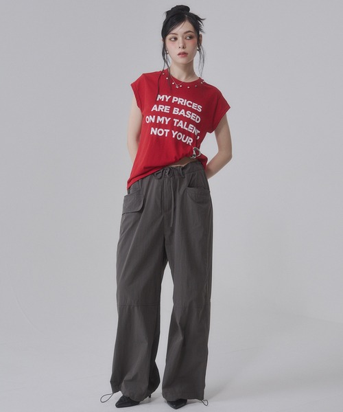 ENVYM(アンビー)の「ナイロンイージーカーゴパンツ(カーゴパンツ・レディース・ベージュ/チャコールグレー・SMALL)」の12枚目の写真