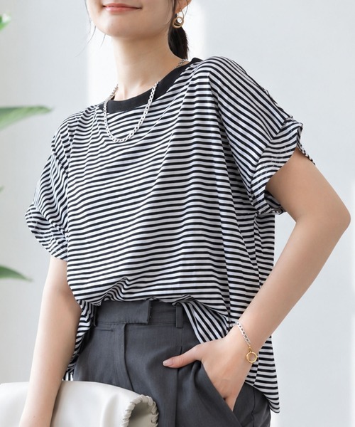 Amulet(アミュレット)の「ゆったり着られて着回し自在 フレアスリーブボーダー半袖Tシャツ(Tシャツ/カットソー・レディース・ベージュ/ホワイト×ブラック/ネイビー/ブラック/ホワイト/グレー・FREE)」の3枚目の写真