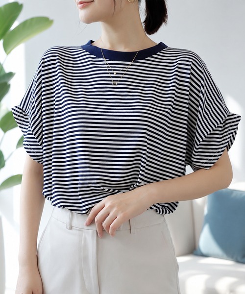 Amulet(アミュレット)の「ゆったり着られて着回し自在 フレアスリーブボーダー半袖Tシャツ(Tシャツ/カットソー・レディース・ベージュ/ホワイト×ブラック/ネイビー/ブラック/ホワイト/グレー・FREE)」の1枚目の写真