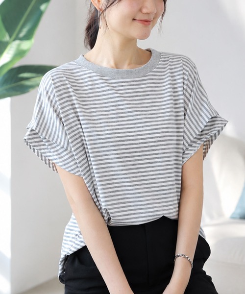 Amulet(アミュレット)の「ゆったり着られて着回し自在 フレアスリーブボーダー半袖Tシャツ(Tシャツ/カットソー・レディース・ベージュ/ホワイト×ブラック/ネイビー/ブラック/ホワイト/グレー・FREE)」の5枚目の写真