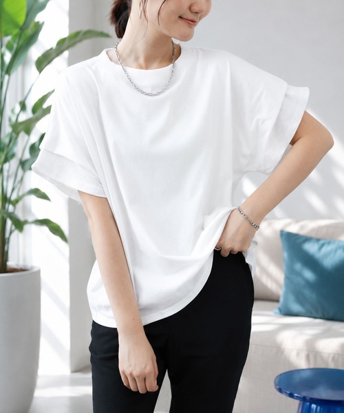 Amulet(アミュレット)の「ゆったり着られて着回し自在 フレアスリーブボーダー半袖Tシャツ(Tシャツ/カットソー・レディース・ベージュ/ホワイト×ブラック/ネイビー/ブラック/ホワイト/グレー・FREE)」の2枚目の写真