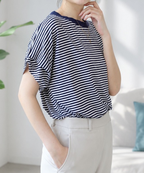 Amulet(アミュレット)の「ゆったり着られて着回し自在 フレアスリーブボーダー半袖Tシャツ(Tシャツ/カットソー・レディース・ベージュ/ホワイト×ブラック/ネイビー/ブラック/ホワイト/グレー・FREE)」の8枚目の写真