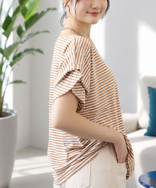 Amulet(アミュレット)の「ゆったり着られて着回し自在 フレアスリーブボーダー半袖Tシャツ(Tシャツ/カットソー・レディース・ベージュ/ホワイト×ブラック/ネイビー/ブラック/ホワイト/グレー・FREE)」の10枚目の写真