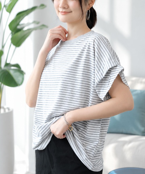 Amulet(アミュレット)の「ゆったり着られて着回し自在 フレアスリーブボーダー半袖Tシャツ(Tシャツ/カットソー・レディース・ベージュ/ホワイト×ブラック/ネイビー/ブラック/ホワイト/グレー・FREE)」の11枚目の写真