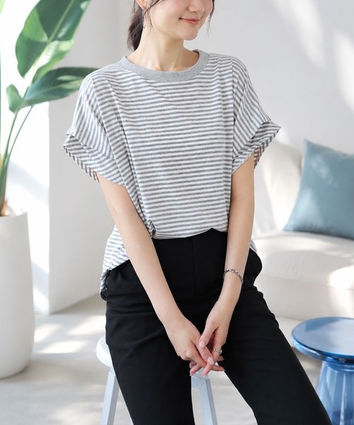 Amulet(アミュレット)の「ゆったり着られて着回し自在 フレアスリーブボーダー半袖Tシャツ(Tシャツ/カットソー・レディース・ベージュ/ホワイト×ブラック/ネイビー/ブラック/ホワイト/グレー・FREE)」の12枚目の写真