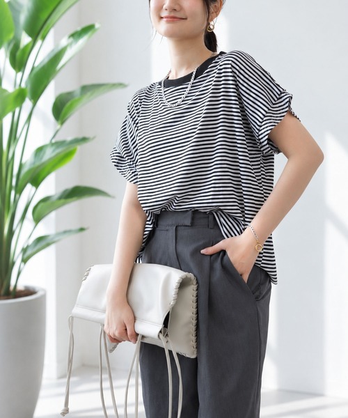 Amulet(アミュレット)の「ゆったり着られて着回し自在 フレアスリーブボーダー半袖Tシャツ(Tシャツ/カットソー・レディース・ベージュ/ホワイト×ブラック/ネイビー/ブラック/ホワイト/グレー・FREE)」の15枚目の写真