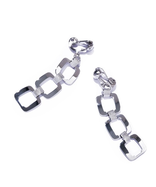 IRIS47(イリスフォーセブン)の「【IRIS 47】band earring/バンド イヤリング スクエア チェーン 揺れる(イヤリング・レディース・ゴールド/シルバー・FREE)」の5枚目の写真