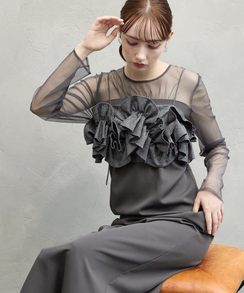 AIMER(エメ)の「フリルビスチェ×ロングスリーブIラインワンピース 2点セットパーティードレス(ドレス・レディース・グレー/ブラウン・MEDIUM)」の1枚目の写真