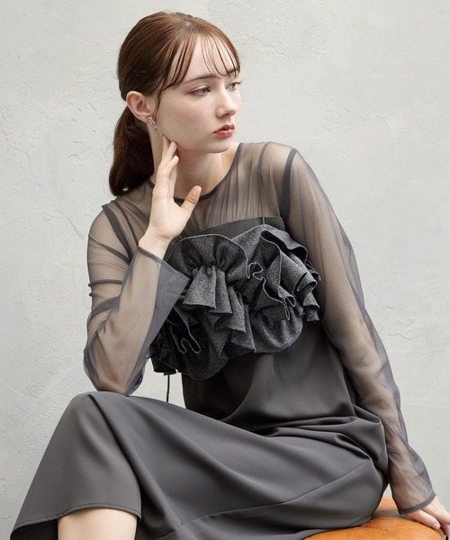AIMER(エメ)の「フリルビスチェ×ロングスリーブIラインワンピース 2点セットパーティードレス(ドレス・レディース・グレー/ブラウン・MEDIUM)」の21枚目の写真