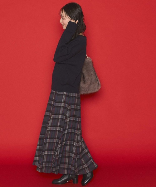 Gready Brilliant(グレディブリリアン)の「前後2wayダブルジャガードニット(ニット/セーター・レディース・ネイビー/ベージュ・FREE)」の4枚目の写真