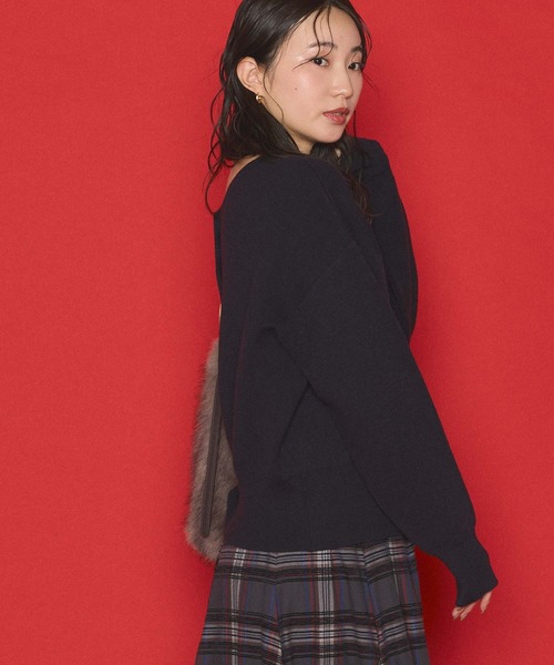 Gready Brilliant(グレディブリリアン)の「前後2wayダブルジャガードニット(ニット/セーター・レディース・ネイビー/ベージュ・FREE)」の8枚目の写真
