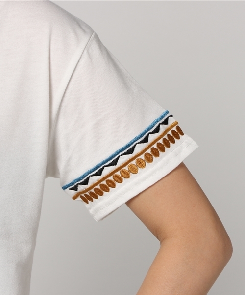 VENCEEXCHANGE（ヴァンスエクスチェンジ）の「袖オルテガ刺繍Tシャツ             （Tシャツ/カットソー・レディース・オレンジ/マスタード/ブラック/オリーブ/オフホワイト・MEDIUM）」の10枚目の写真