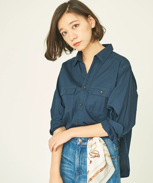 earth music&ecology（アースミュージックアンドエコロジー）の「抜け衿カジュアルシャツ（シャツ/ブラウス・レディース・ピンクベージュ/ネイビー/オフホワイト/カーキ・FREE）」の3枚目の写真