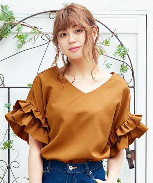 KOBE LETTUCE（コウベレタス）の「ボリュームフリル袖Vネックブラウス/レディーストップス/フレアスリーブ[C2791]神戸レタス（シャツ/ブラウス・レディース・チェリーピンク/グリーン/スモークピンク/ボルドー/ブラック/オフホワイト/サックスブルー/キャメル/ベージュ/ブルー系その他/イエロー系その他/チェック/ブラック系その他・FREE）」の9枚目の写真