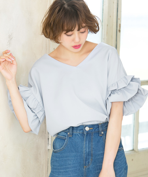 KOBE LETTUCE（コウベレタス）の「ボリュームフリル袖Vネックブラウス/レディーストップス/フレアスリーブ[C2791]神戸レタス（シャツ/ブラウス・レディース・チェリーピンク/グリーン/スモークピンク/ボルドー/ブラック/オフホワイト/サックスブルー/キャメル/ベージュ/ブルー系その他/イエロー系その他/チェック/ブラック系その他・FREE）」の7枚目の写真