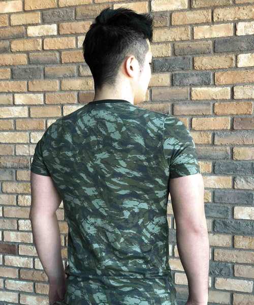 UNDER ARMOUR(アンダーアーマー)の「メンズ ライフスタイル半袖Tシャツ / スポーツスタイルショートスリーブ(Tシャツ/カットソー・メンズ・ブラック/モスグリーン/ホワイト/ブルー・XXL/L/XL/M/S)」の12枚目の写真