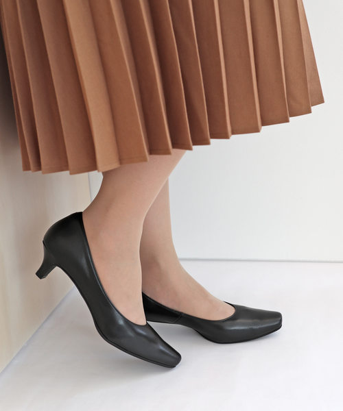 MODE KAORI(モードカオリ)の「セミスクエアトゥプレーンパンプス(パンプス・レディース・ブラック・21.5cm/22cm/22.5cm/23cm/23.5cm/24cm/24.5cm/25cm)」の5枚目の写真