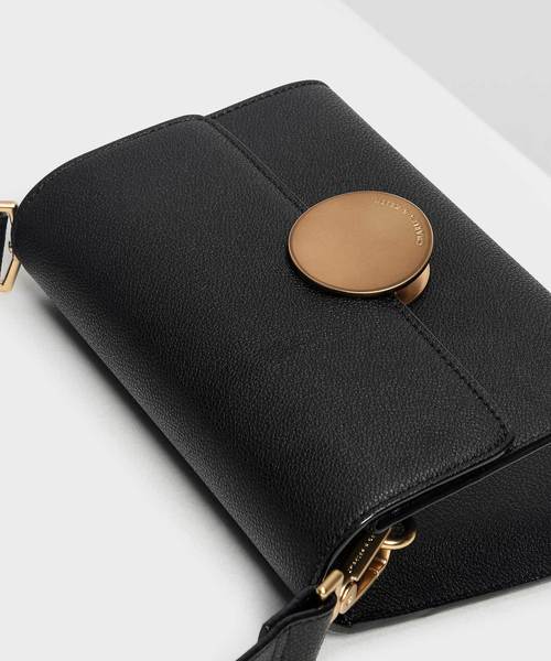 CHARLES & KEITH(チャールズ & キース)の「サーキュラープッシュロッククロスボディバッグ / Circular Push Lock Crossbody Bag(ショルダーバッグ・レディース・ブラック/ブルーグリーン/プラム・S)」の11枚目の写真