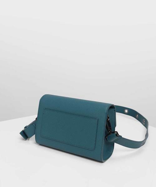 CHARLES & KEITH(チャールズ & キース)の「サーキュラープッシュロッククロスボディバッグ / Circular Push Lock Crossbody Bag(ショルダーバッグ・レディース・ブラック/ブルーグリーン/プラム・S)」の6枚目の写真