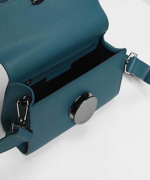 CHARLES & KEITH(チャールズ & キース)の「サーキュラープッシュロッククロスボディバッグ / Circular Push Lock Crossbody Bag(ショルダーバッグ・レディース・ブラック/ブルーグリーン/プラム・S)」の10枚目の写真