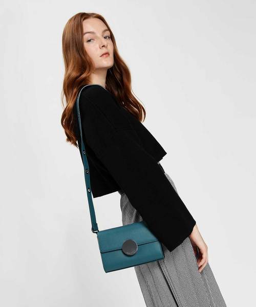 CHARLES & KEITH(チャールズ & キース)の「サーキュラープッシュロッククロスボディバッグ / Circular Push Lock Crossbody Bag(ショルダーバッグ・レディース・ブラック/ブルーグリーン/プラム・S)」の13枚目の写真