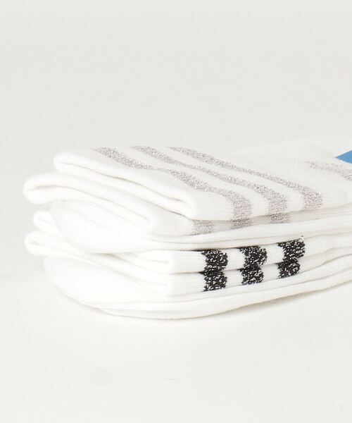 adidas（アディダス）の「ミッドカット グリッター クルーソックス 2足組［MID CUT CREW SOCKS 2P］ / アディダスオリジナルス adidas Originals（ソックス/靴下・レディース・ホワイト系その他/ホワイト×ピンク/ホワイト系その他2/ホワイト×パープル/ホワイト×シルバー/ホワイト×ブラック/ホワイト×ゴールド/ホワイト×ライトグレー/ホワイト×グレー/ホワイト×レッド/ホワイト系その他4/ホワイト系その他3・SMALL/MEDIUM/kids-XXL/LARGE/X-LARGE）」の13枚目の写真