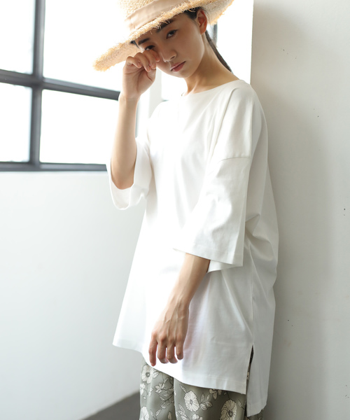 AMERICAN HOLIC(アメリカンホリック)の「裾スリットカットチュニック*(Tシャツ/カットソー・レディース・オフホワイト/カーキ/グレー系その他/ダークネイビー/ベージュ系その他2・FREE)」の2枚目の写真