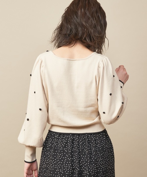 natural couture（ナチュラルクチュール）の「配色ポンポンレトロニット（ニット/セーター・レディース・ブラック/パープル/アイボリー/ピンクベージュ・FREE）」の11枚目の写真