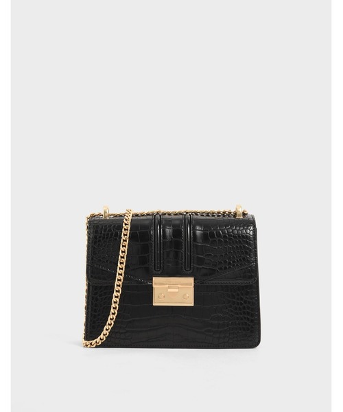 CHARLES & KEITH（チャールズ & キース）の「クロックエフェクトチェーンストラップショルダーバッグ / Croc-Effect Chain Strap Shoulder Bag（ショルダーバッグ・レディース・ブラック/ダークグリーン/パープル/クリアレッド・S）」の2枚目の写真