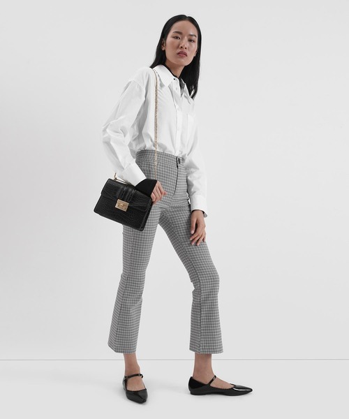CHARLES & KEITH（チャールズ & キース）の「クロックエフェクトチェーンストラップショルダーバッグ / Croc-Effect Chain Strap Shoulder Bag（ショルダーバッグ・レディース・ブラック/ダークグリーン/パープル/クリアレッド・S）」の16枚目の写真