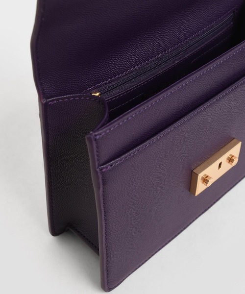 CHARLES & KEITH（チャールズ & キース）の「クロックエフェクトチェーンストラップショルダーバッグ / Croc-Effect Chain Strap Shoulder Bag（ショルダーバッグ・レディース・ブラック/ダークグリーン/パープル/クリアレッド・S）」の22枚目の写真