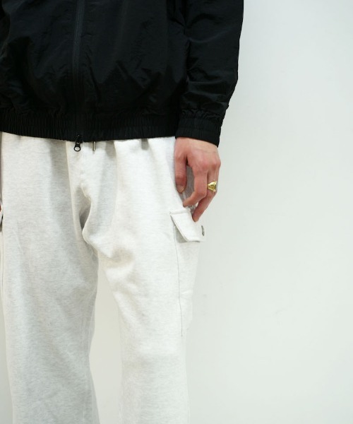 tone（トーン）の「tone BASIC CARGO SWEAT PANTS（カーゴパンツ・メンズ・アッシュグレー/ブラウン・S/M）」の3枚目の写真