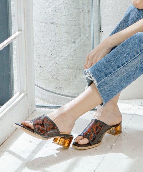 KOBE LETTUCE（コウベレタス）の「クリアヒールワンベルトミュールサンダル（サンダル・レディース・アイボリー/ブラック/クリア/ブラウン系その他・L/LL/M/S）」の3枚目の写真