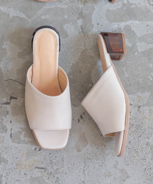 KOBE LETTUCE（コウベレタス）の「クリアヒールワンベルトミュールサンダル（サンダル・レディース・アイボリー/ブラック/クリア/ブラウン系その他・L/LL/M/S）」の2枚目の写真