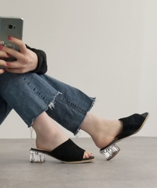 KOBE LETTUCE（コウベレタス）の「クリアヒールワンベルトミュールサンダル（サンダル・レディース・アイボリー/ブラック/クリア/ブラウン系その他・L/LL/M/S）」の5枚目の写真