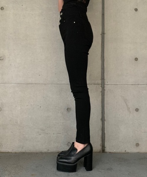 ENVYM（アンビー）の「ハイウエストボタンジェギンス（その他パンツ・レディース・ブラック・SMALL/MEDIUM）」の6枚目の写真