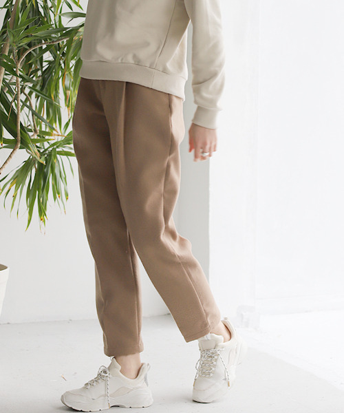 REAL CUBE(リアルキューブ)の「起毛テーパードパンツ(その他パンツ・レディース・ホワイト系その他/ダークブラウン/ベージュ/キャメル・M)」の1枚目の写真