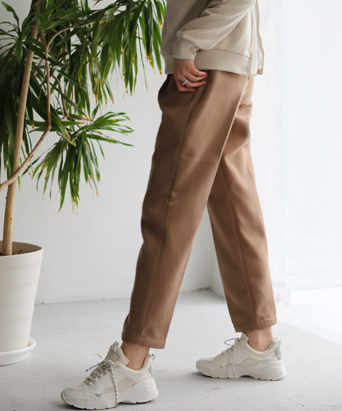 REAL CUBE(リアルキューブ)の「起毛テーパードパンツ(その他パンツ・レディース・ホワイト系その他/ダークブラウン/ベージュ/キャメル・M)」の6枚目の写真