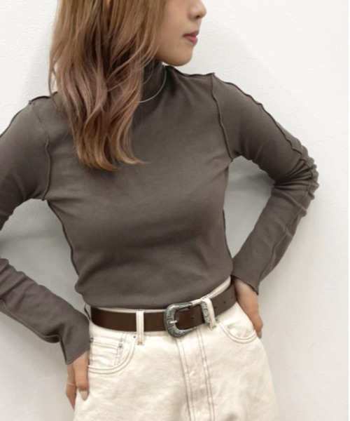 apres jour mignon(アプレジュールミニョン)の「リブハイネックメロートップス【ZOZOTOWN限定アイテム】(Tシャツ/カットソー・レディース・アイボリー/ダークブラウン/ブラック/ブルー系その他・X-LARGE/フリー)」の3枚目の写真